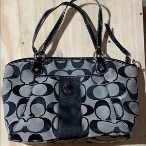 Pristine Coach Purse w Black pattern